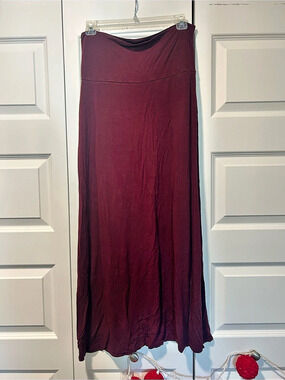 Double Take Women's Maxi Skirt in Burgundy Size Medium Like New